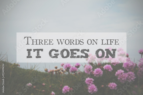 Foto Inspirational life message on a blurred background