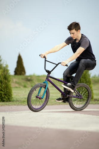 Fototapeta Naklejka Na Ścianę i Meble -  teenager on a bicycle