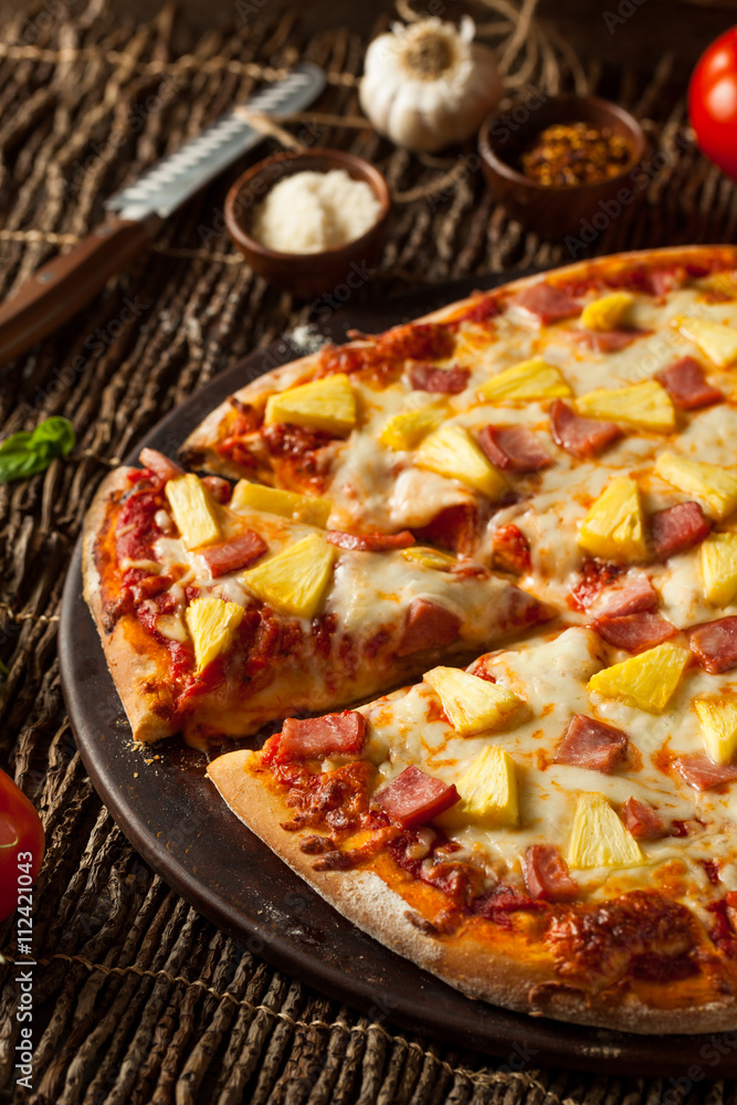 Homemade Pineapple and Ham Hawaiian Pizza Homemade Pineapple and Ham Hawaiian Pizza