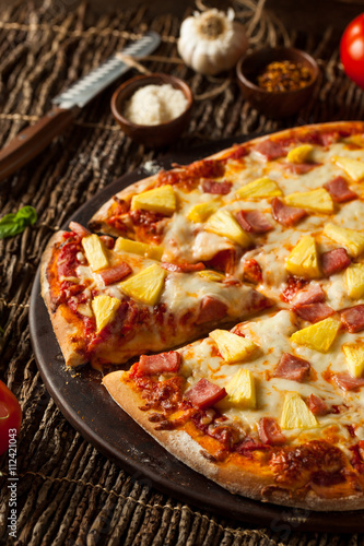 Homemade Pineapple and Ham Hawaiian Pizza