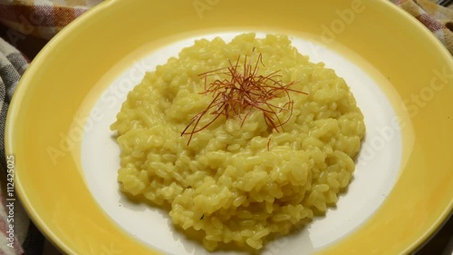 Risotto alla milanese Итальянская кухня イタリア料理 Italienische Küche Cucina italiana 이탈리아 요리 Cuisine milanaise 義大利飲食 Kuchnia włoska Italiaanse keuken Olasz gasztronómia המטבח האיטלקי Italialainen keittiö