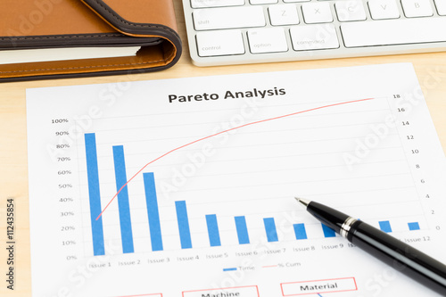 Fotografía Pareto principle business analysis planning with pen, and keyboa