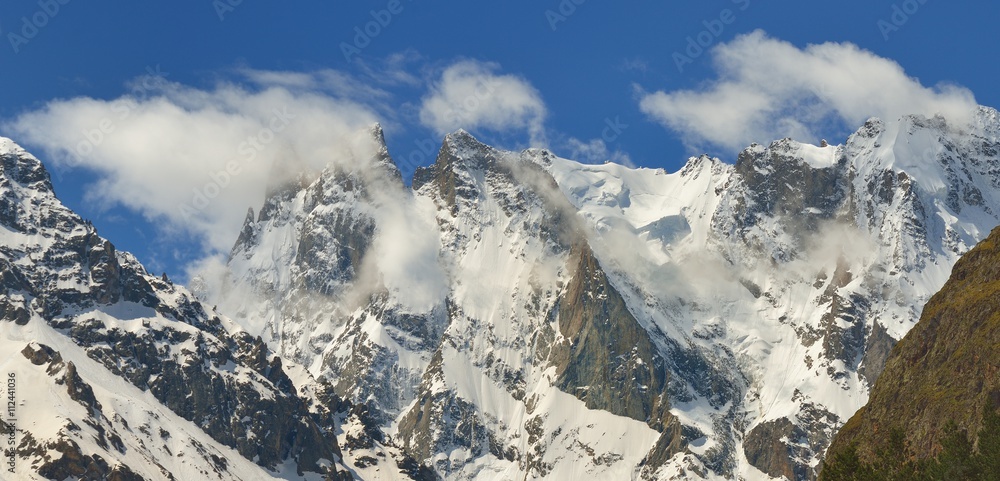 Obraz premium Clouds and summits