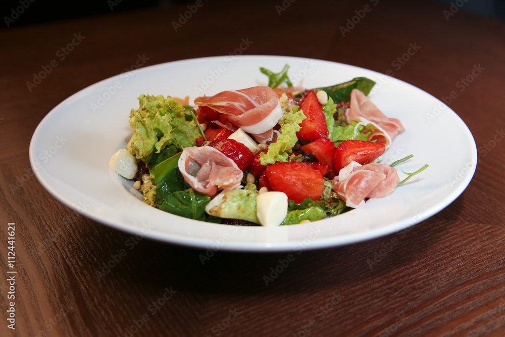 Fresh salad with chicken, tomatoes and mixed greens