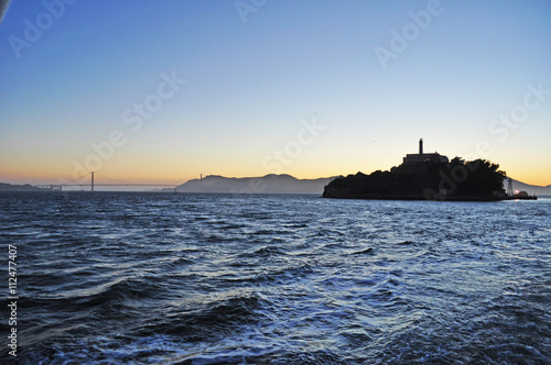 L isola di Alcatraz nella Baia di San Francisco al tramonto il 7 giugno 2010. L isola ha ospitato la prigione federale fino al 1963 e ora fa parte dell area del Golden Gate National Recreation