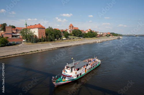 Widok z mostu na panoramę, rejs statkiem po Wiśle, Toruń, Polska, Panorama of Torun - Vistula river, Poland 