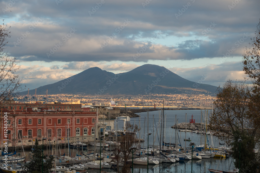 Napoli e il Vesuvio al tramonto