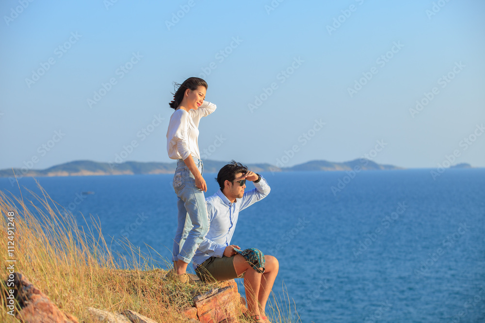Φωτογραφία portrait of asian younger man and woman relaxing vacation at sea