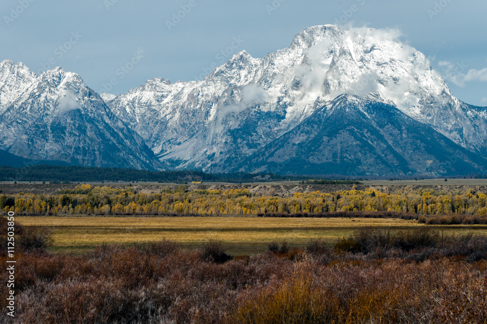 Fototapeta premium View of the Grand Teton Mountain Range