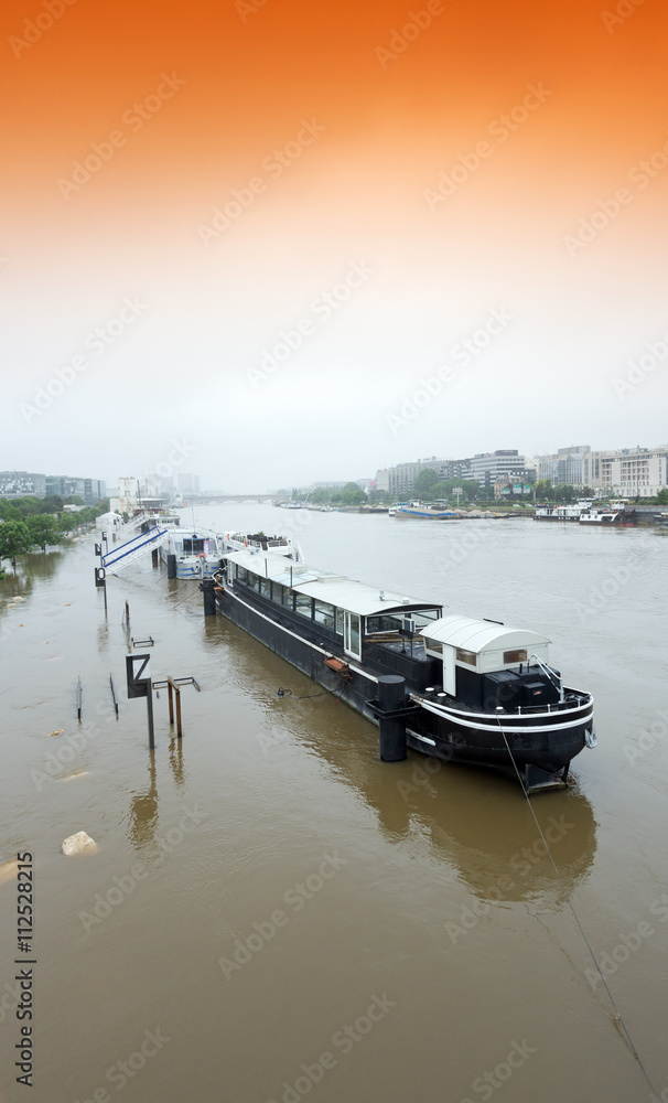inondation à Ivry port dans le val de Marn