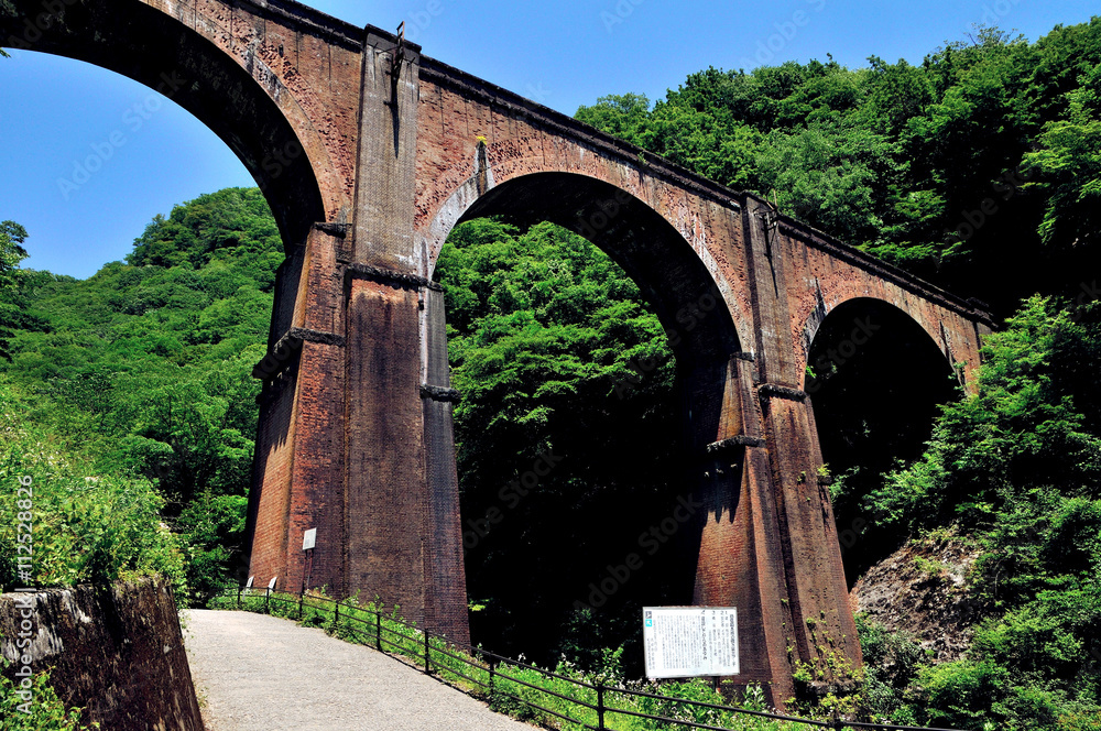 群馬県安中市 碓氷峠 重要文化財 新緑の めがね橋 Stock 写真 Adobe Stock