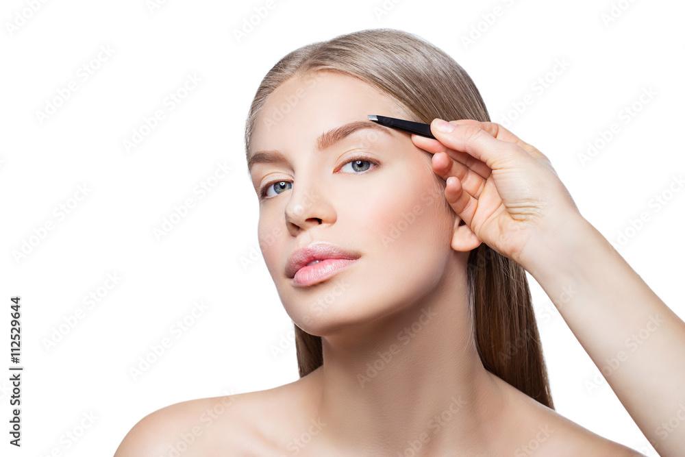 Woman correcting eyebrows form