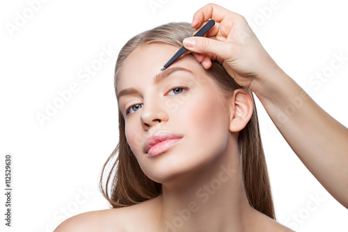 Woman correcting eyebrows form
