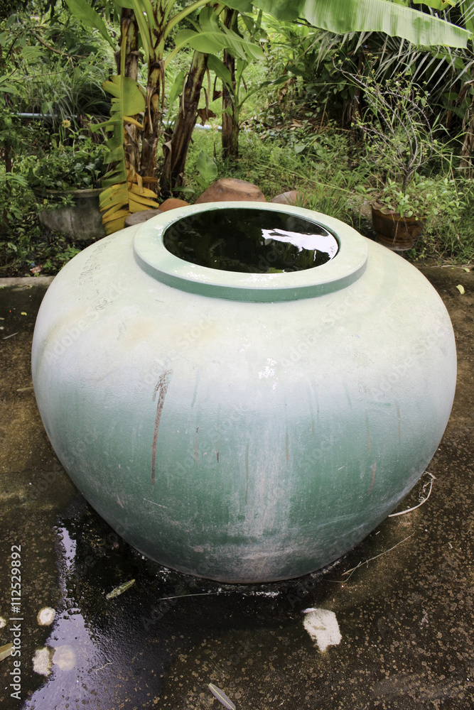 Obraz premium Water Jar