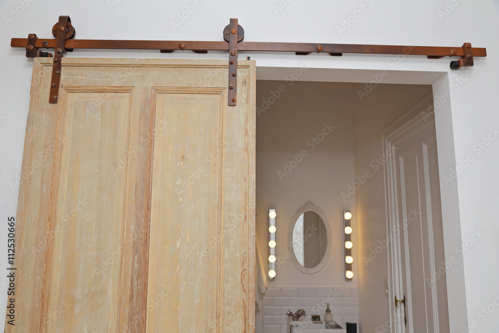 système porte coulissante salle de bain Stock Photo | Adobe Stock