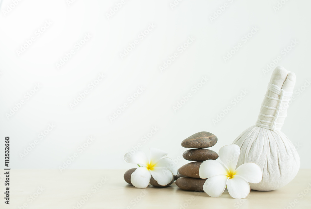 Compress ball with stone wellness spa background
Compress ball with stone wellness spa background