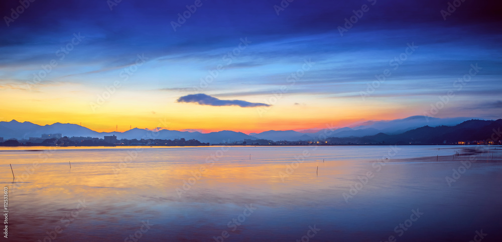 Naklejka premium Sea sunrise 