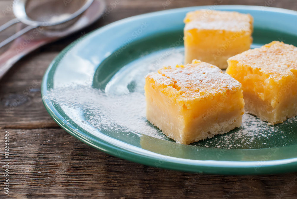 Baked Lemon Bars with Powdered Sugar