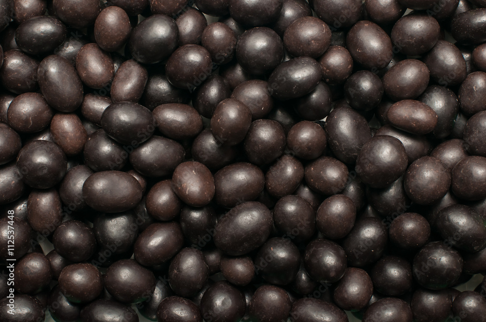 Even layer of nuts in chocolate Even layer of nuts in chocolate