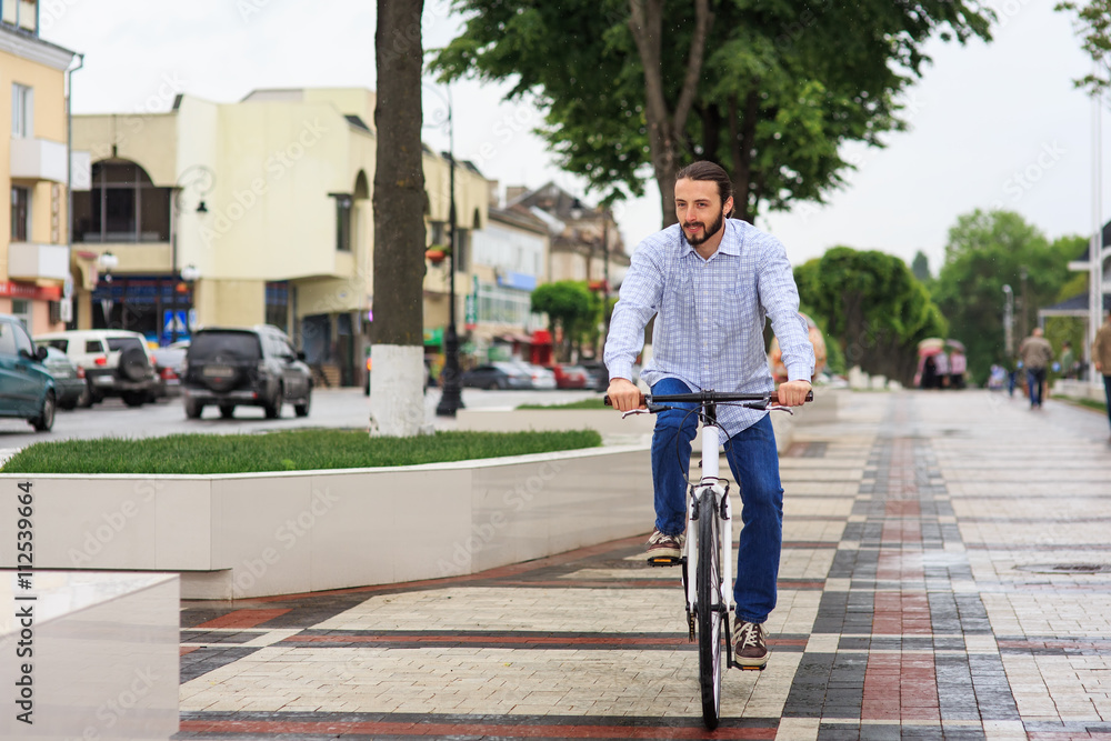 Obraz premium young hipster man with fixed gear bike on city street