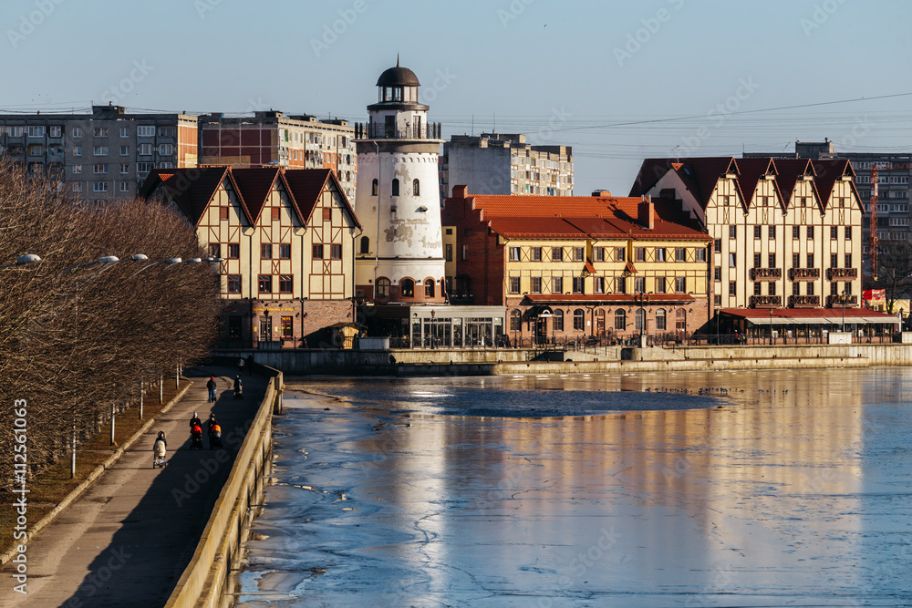 Obraz premium Fishing Village - ethnographic and trading-craft center in Kaliningrad. Quarter, built houses in the German style.