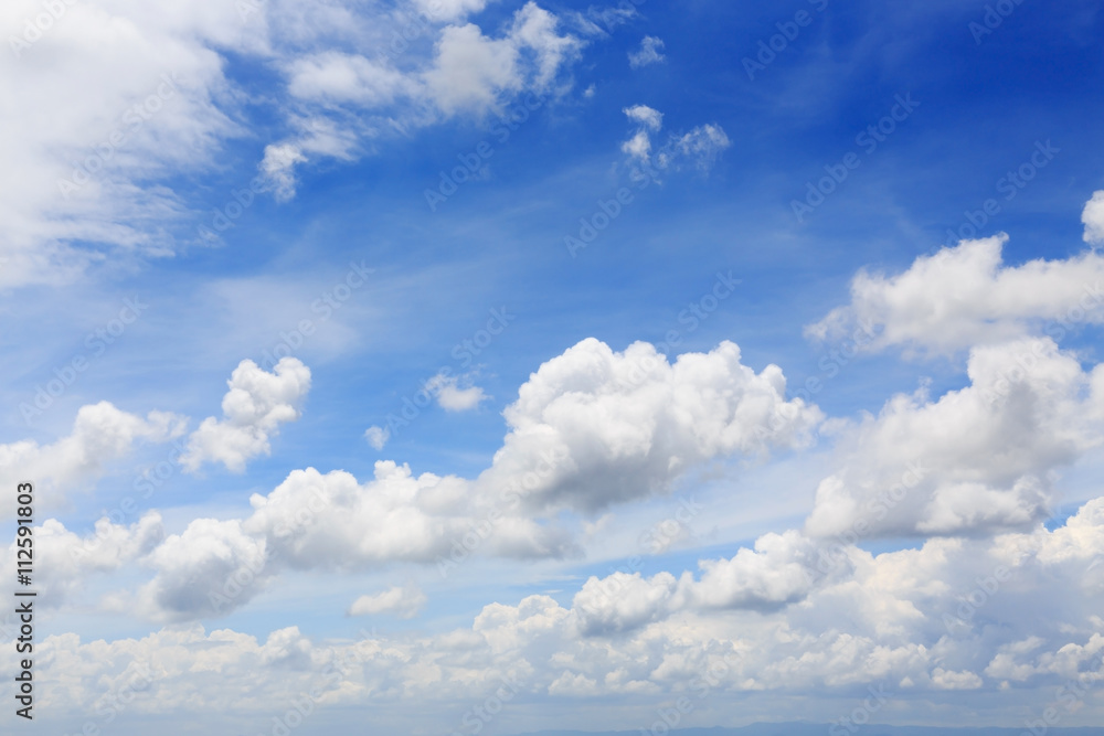 Obraz premium cloudy on blue sky