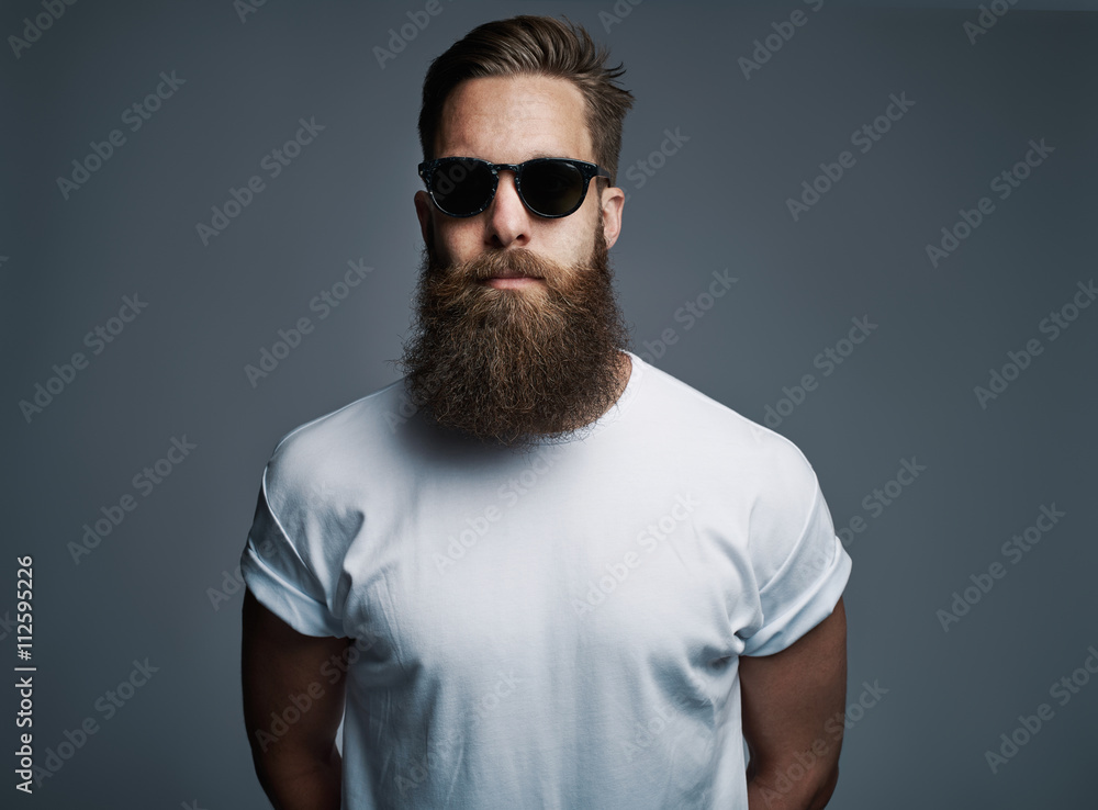 Fototapeta premium Bearded handsome man with sunglasses