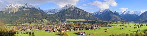 imposantes Gebirgspanorama mit Blick auf Oberstdorf photo