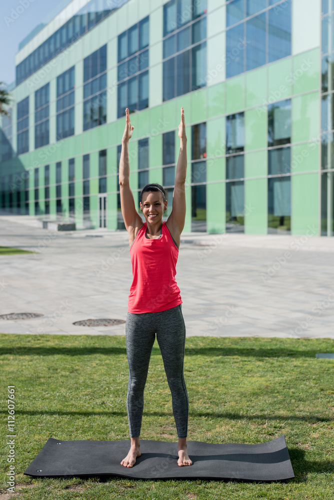 Fototapeta premium Fit woman working out on the city