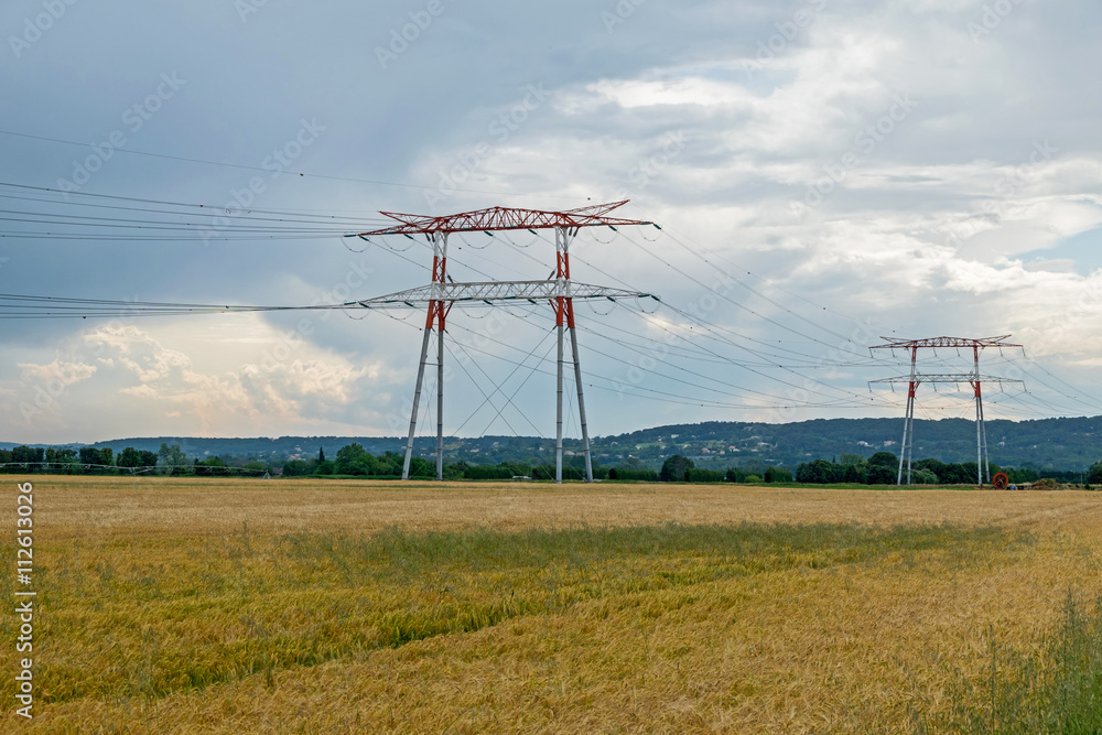 Fotografia do Stock Pylônes électrique haute tension Adobe Stock