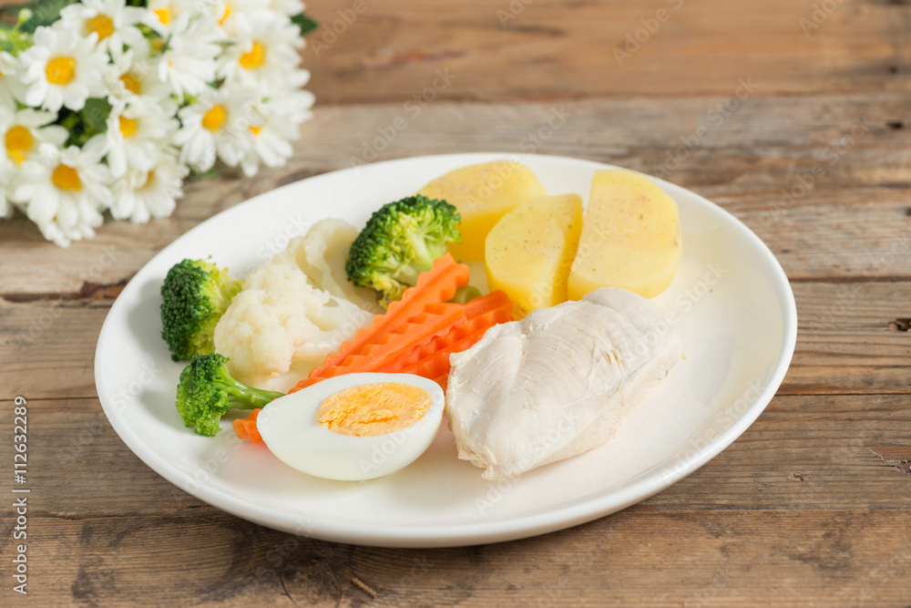 Clean food, Boiled chicken breasts and egg with vegetables.