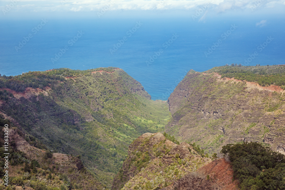 Approaching the Pacific Ocean through Kauhao Valley on Kauai