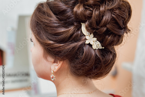 Bridal hairstyle with vintage style hair accessories.