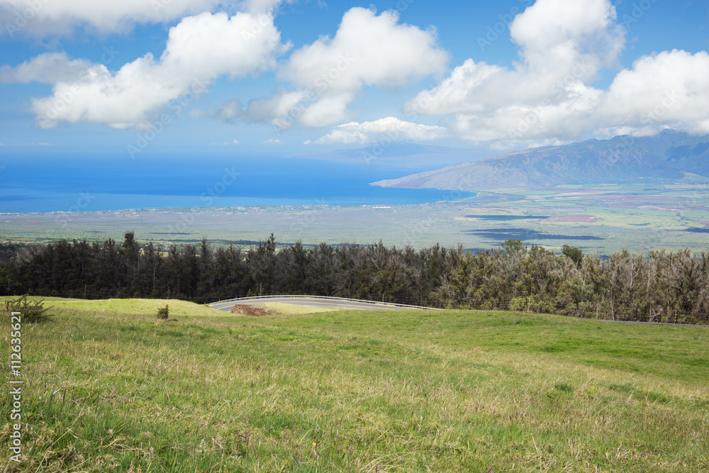 Obraz premium View of Maalaea Bay seen from the lower slopes of Hakeakala. The plain in the middle of the view divides Maui in two.