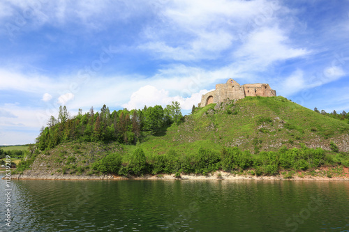 Krajobraz Zamku w Czorsztynie i malowniczej okolicy