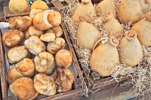 Tableau sur toile traditional Italian cheeses scamorza and caciocavallo
