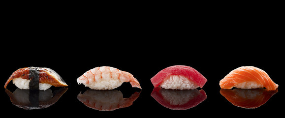 Gordijnen Sushi bar Nigiri sushi op zwarte achtergrond  © z10e