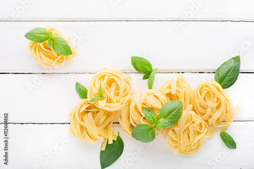 Canvas Print Raw pasta and basil