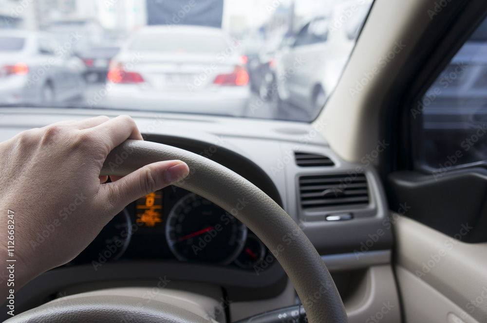 Obraz premium the car console, waiting in a traffic jam in business hours 