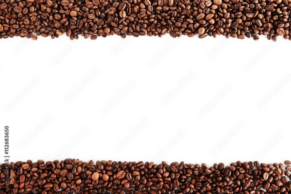 Naklejka premium Coffee beans isolated on white