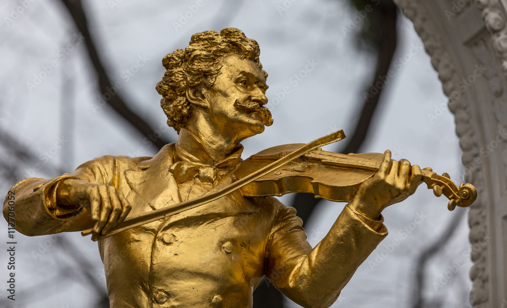 Fototapeta premium Statue of Johan Strauss in Vienna Austria