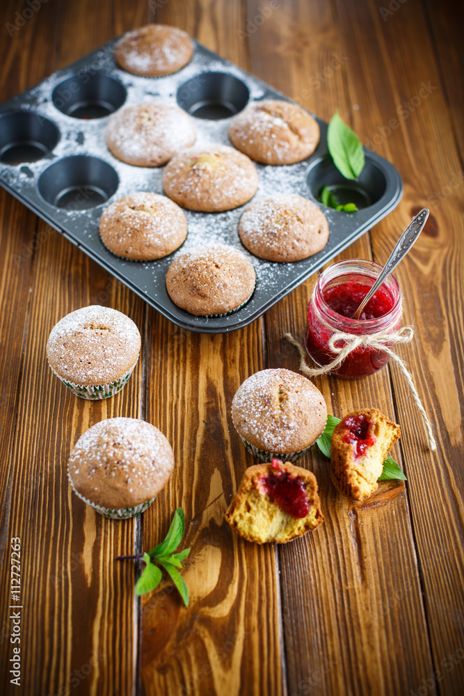 Fototapeta premium sweet baked muffins with jam inside