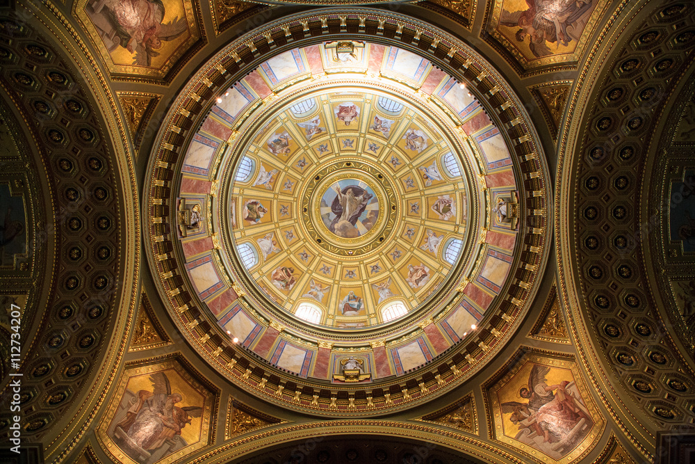 Fototapeta premium Inside St. Stephen's Church
