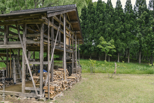 里山の木小屋