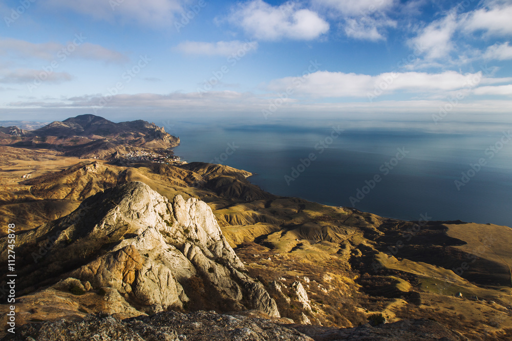 Obraz premium Beautiful sunset in the mountains overlooking the coast