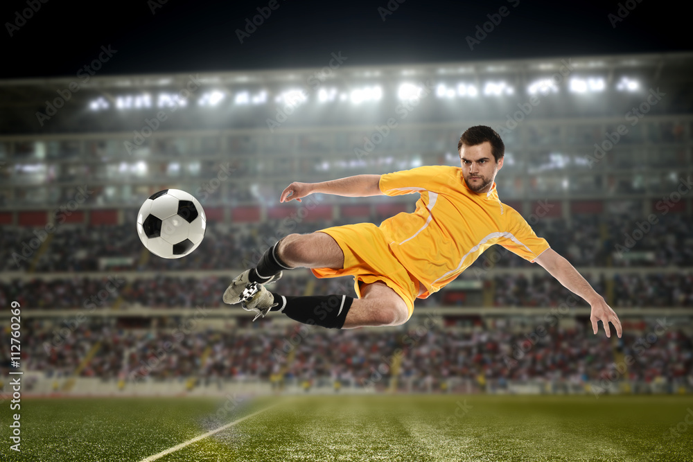 Naklejka premium Soccer Player kicking the ball