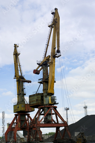 Hoisting cranes in the commercial port