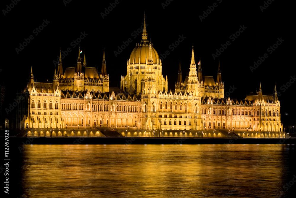 Budapest. Parliament. Night.