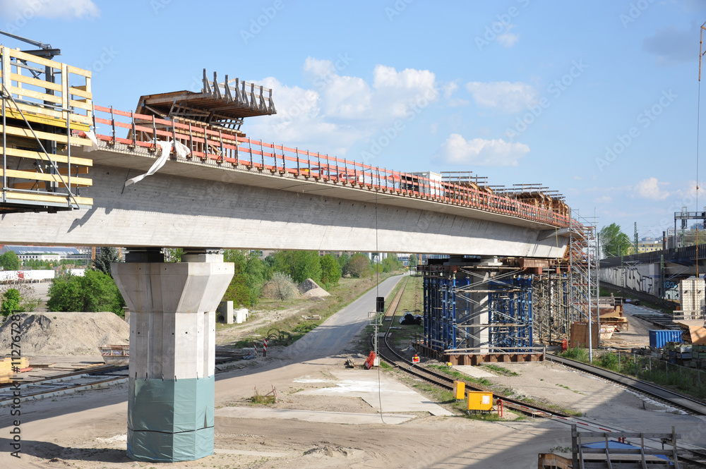 Brückenbau, Baustelle, Hochbrücke, Eisenbahnbrücke, Beton, Bauwerk, Verkehrswege, Viadukt, Bauwirtschaft, Gerüst