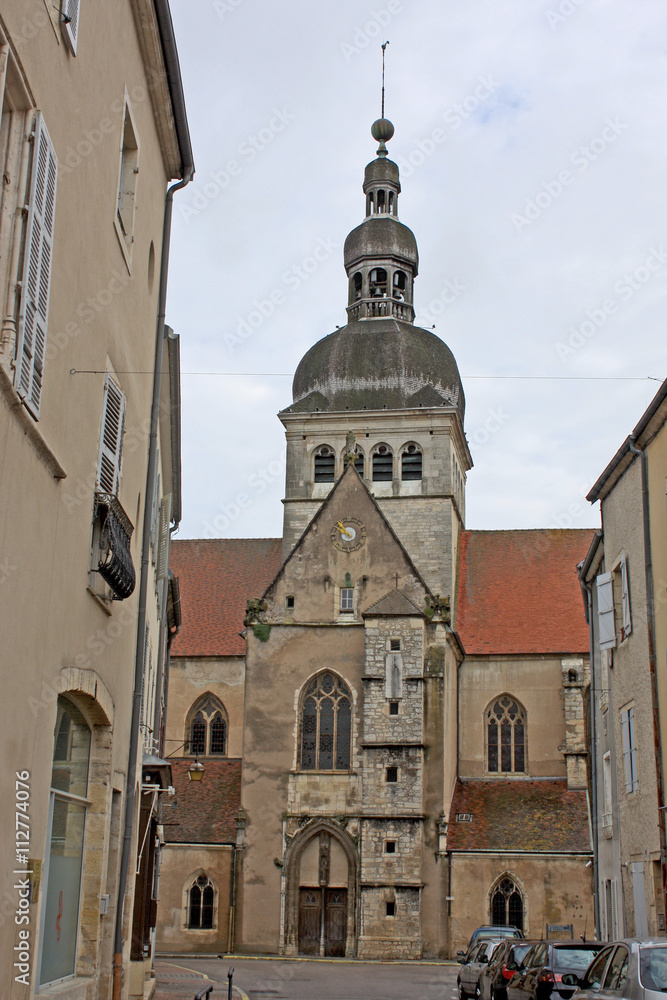Basilica Notre Dame, Gray